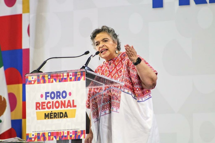 Alito Moreno ignora a Beatriz y anuncia declinación del PRI a favor de Xóchitl