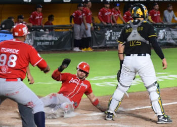 Pericos se van al quinto juego en el Hermanos Serdán