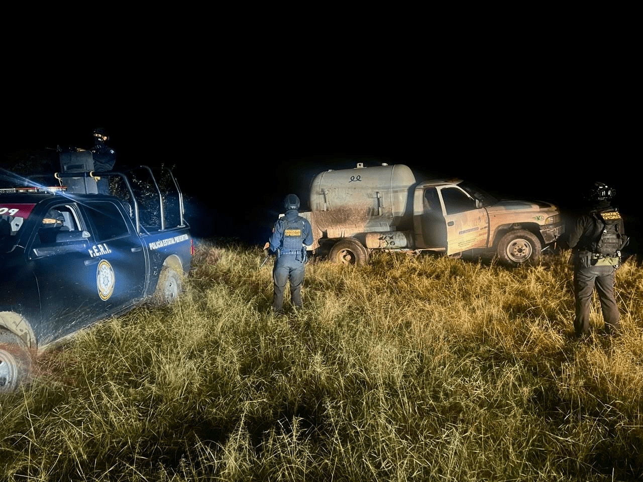 Aseguran en Tepeaca pipa y camioneta por robo de hidrocarburos